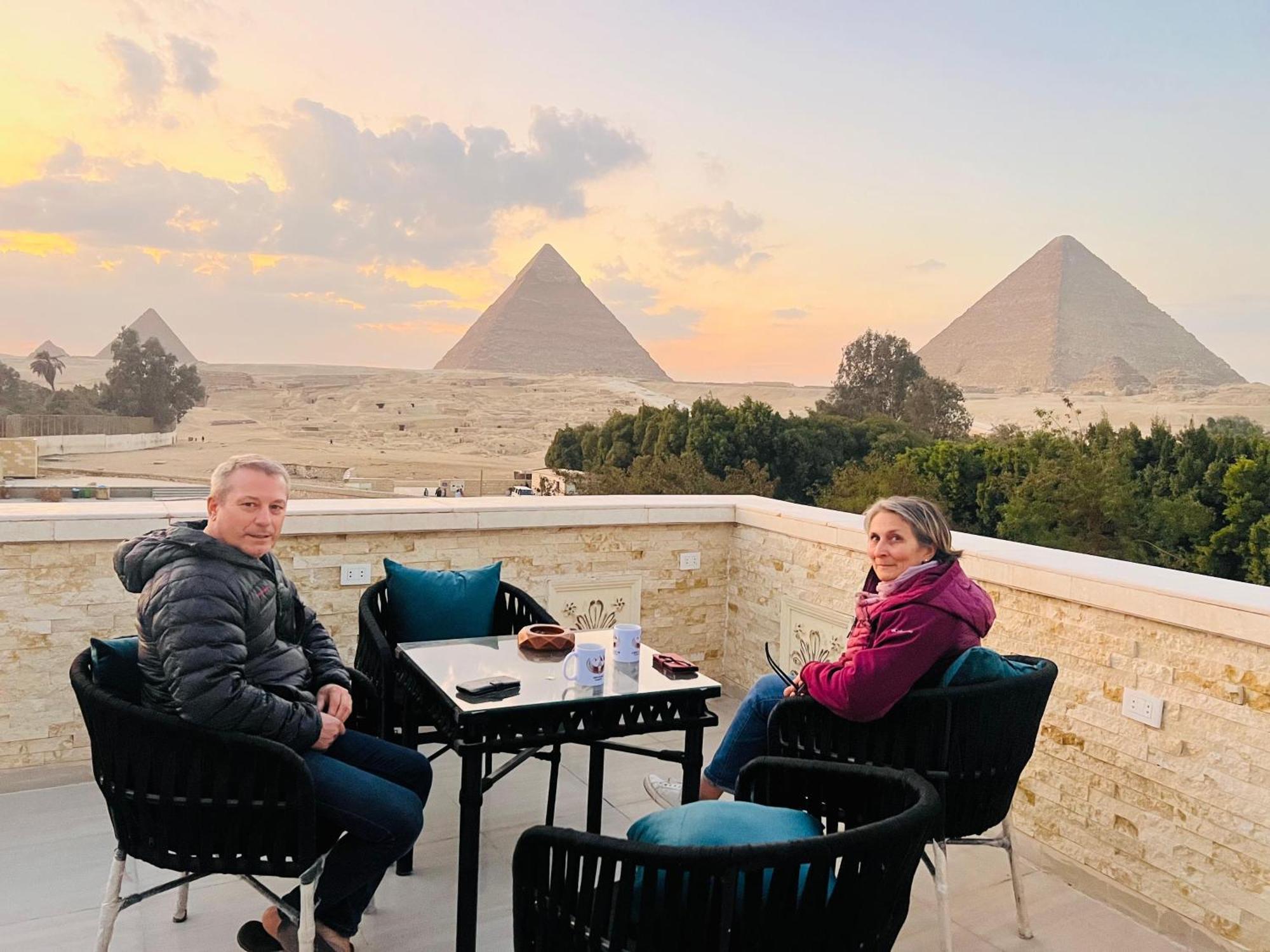 Great Scarab Pyramids View Hotel Kafret el-Gabal Eksteriør billede